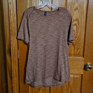 Lululemon tshirt
